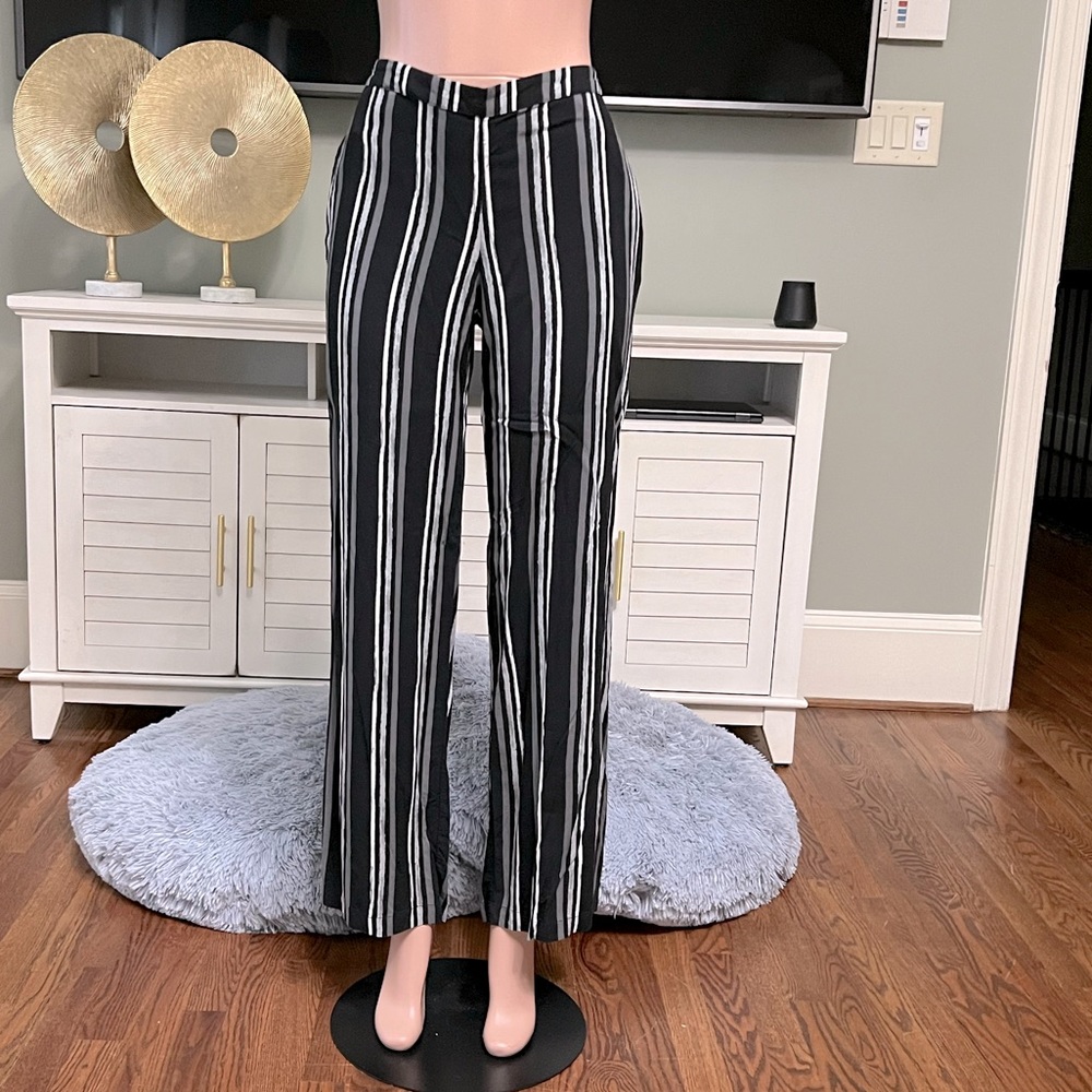 Merona Wide Leg Striped Pants.  Perfect Fit!  Size Small!